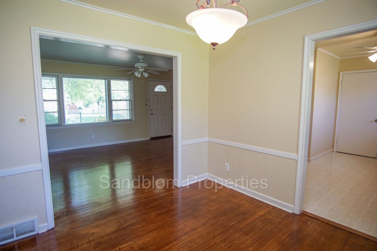 4211 E 24th St - Photo 6 of 20