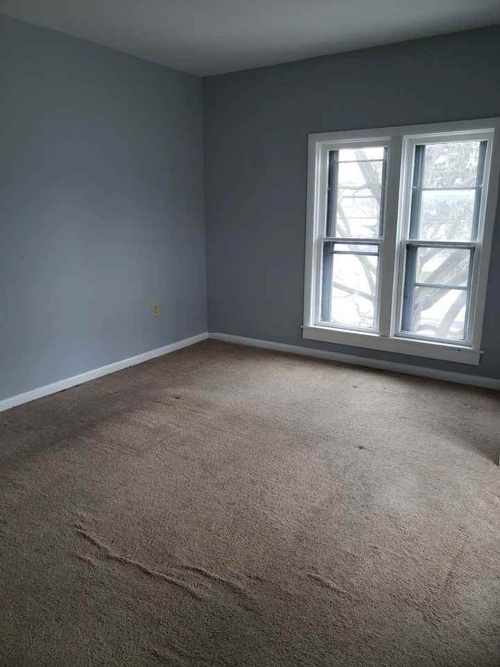 87 1/2 Clinton Ave - Photo 3 of 5