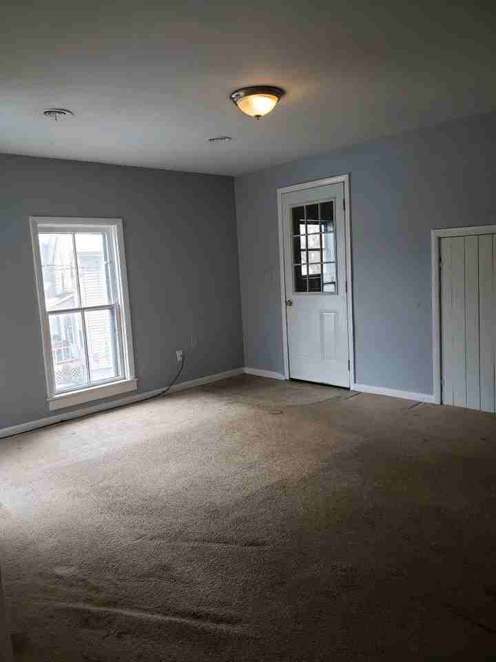 87 1/2 Clinton Ave - Photo 4 of 5