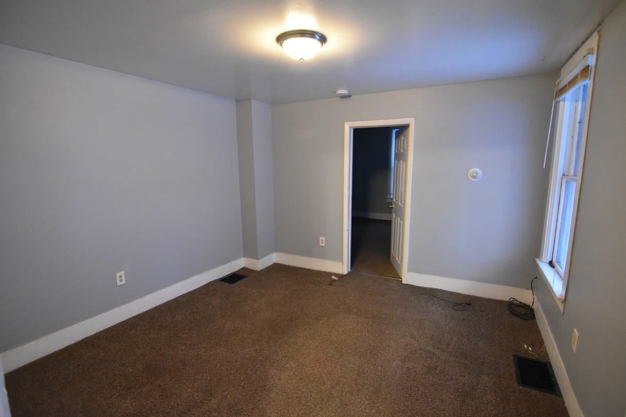 87 Clinton Ave - Photo 2 of 5