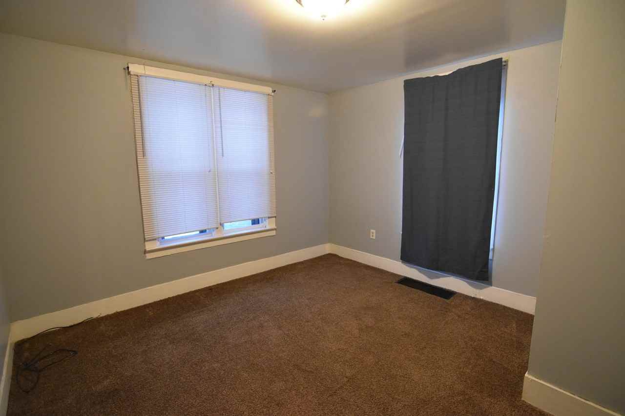 87 Clinton Ave - Photo 3 of 5