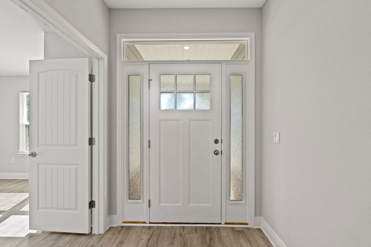 571 Riverwalk Cir - Photo 4 of 37