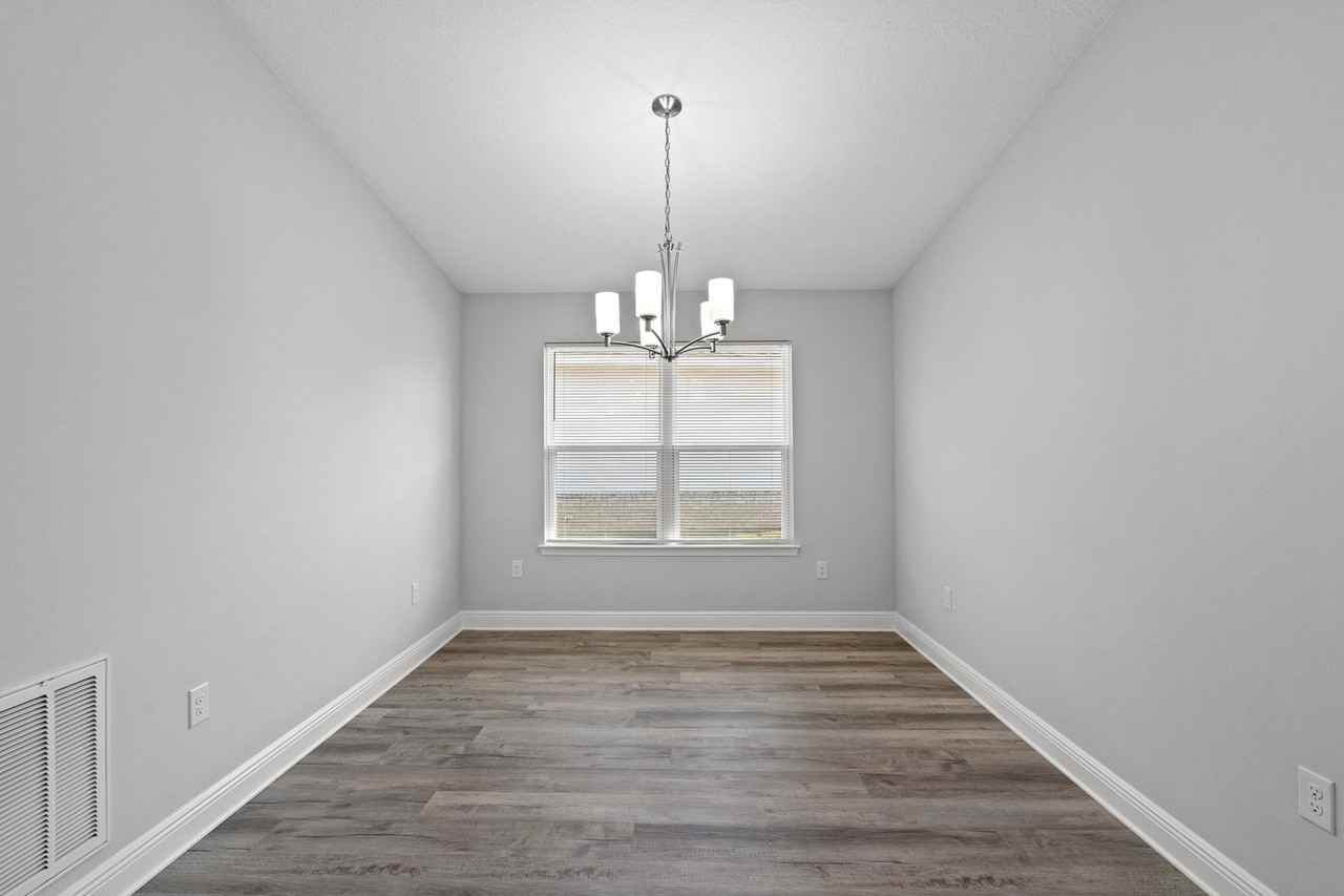 571 Riverwalk Cir - Photo 5 of 37