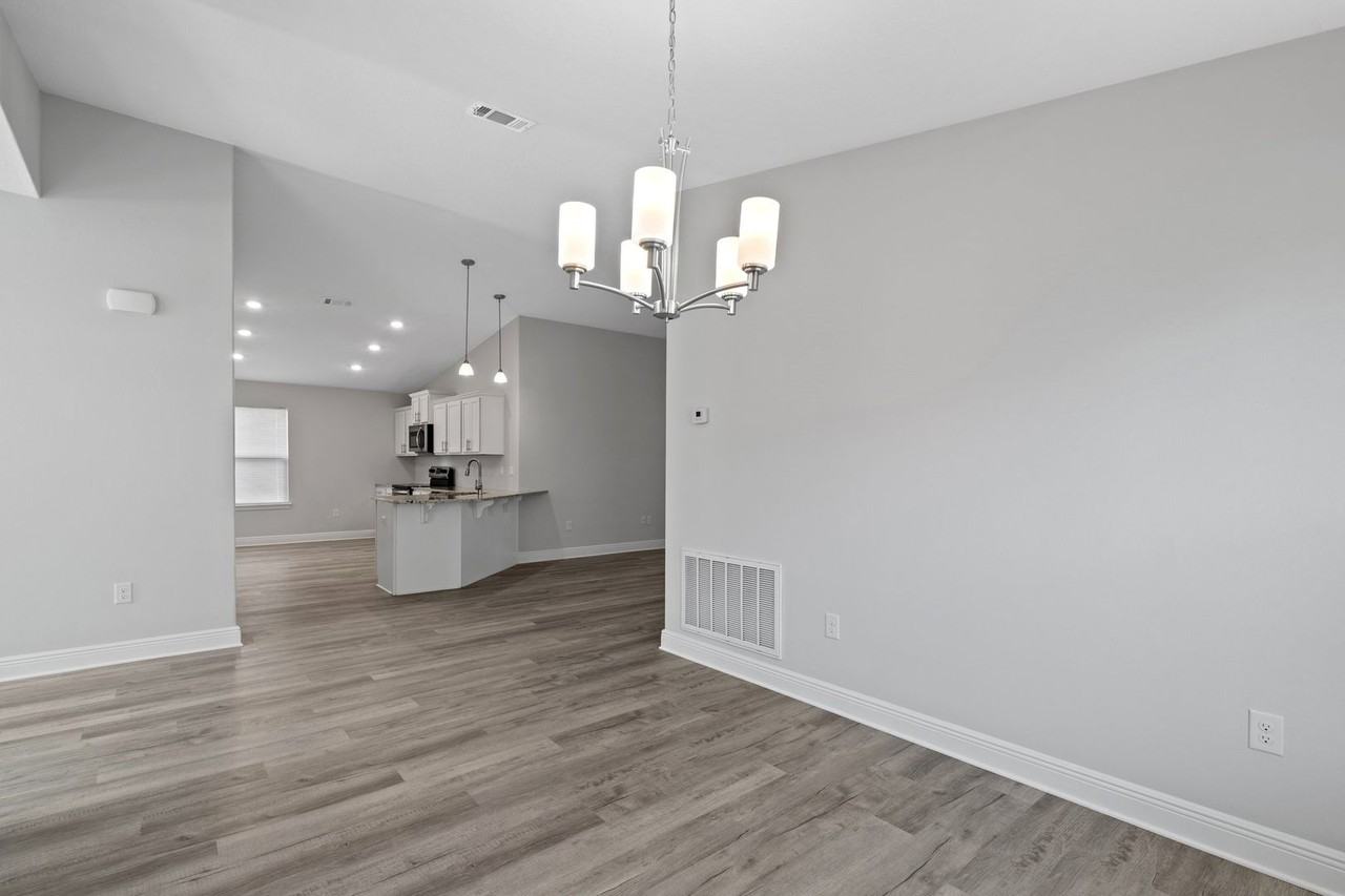 571 Riverwalk Cir - Photo 7 of 37