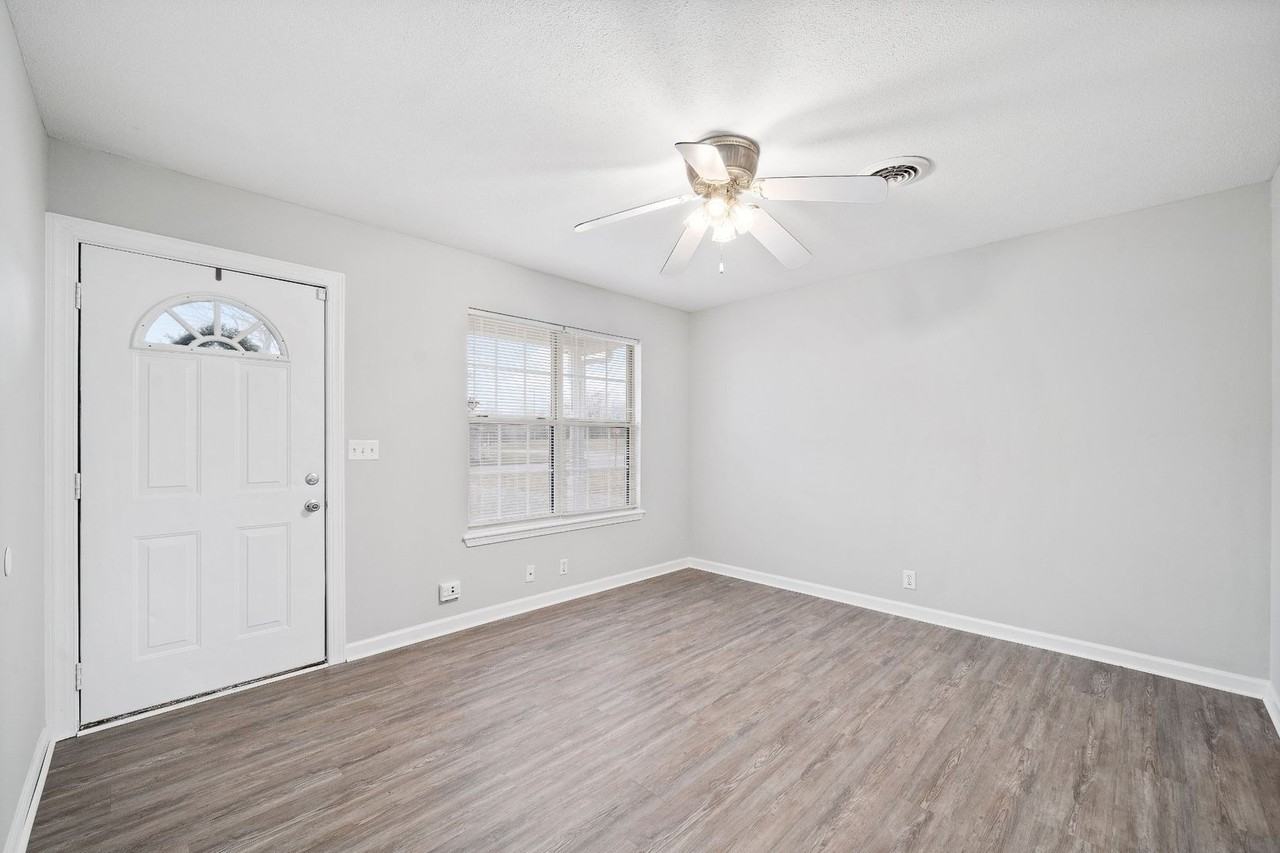 101 Gail St - Photo 5 of 21