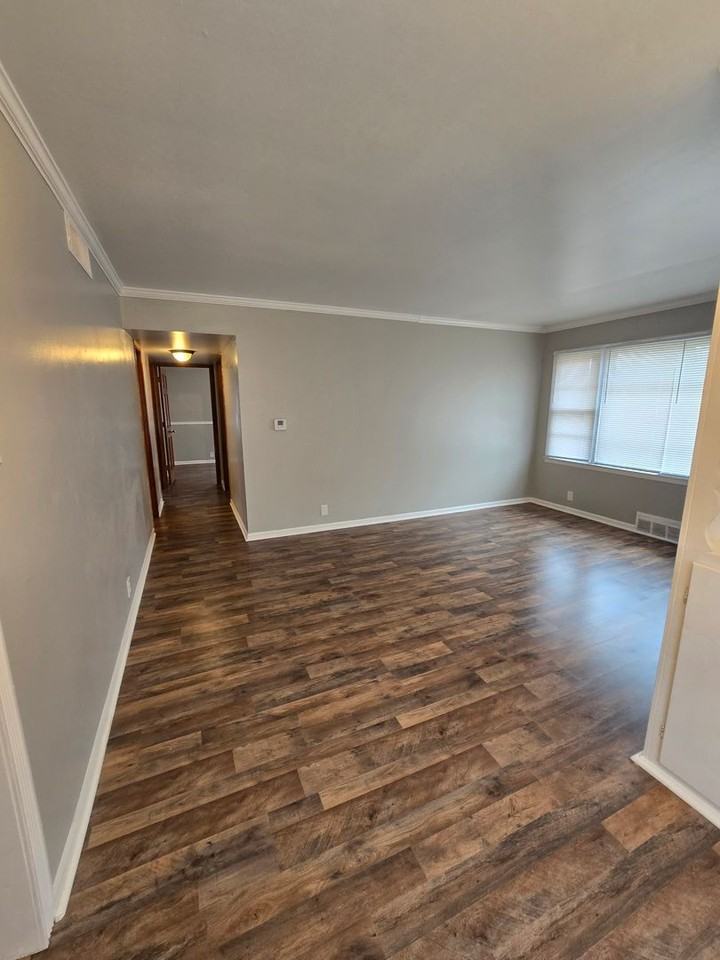 245 N Routiers Ave - Photo 6 of 22