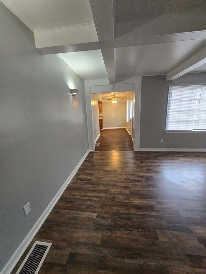 245 N Routiers Ave - Photo 7 of 22