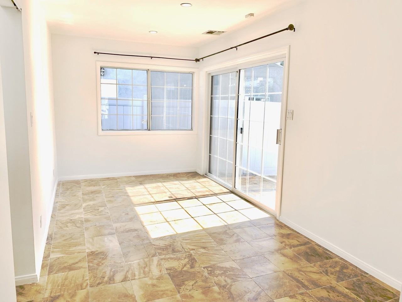 17418 Califa St - Photo 3 of 31