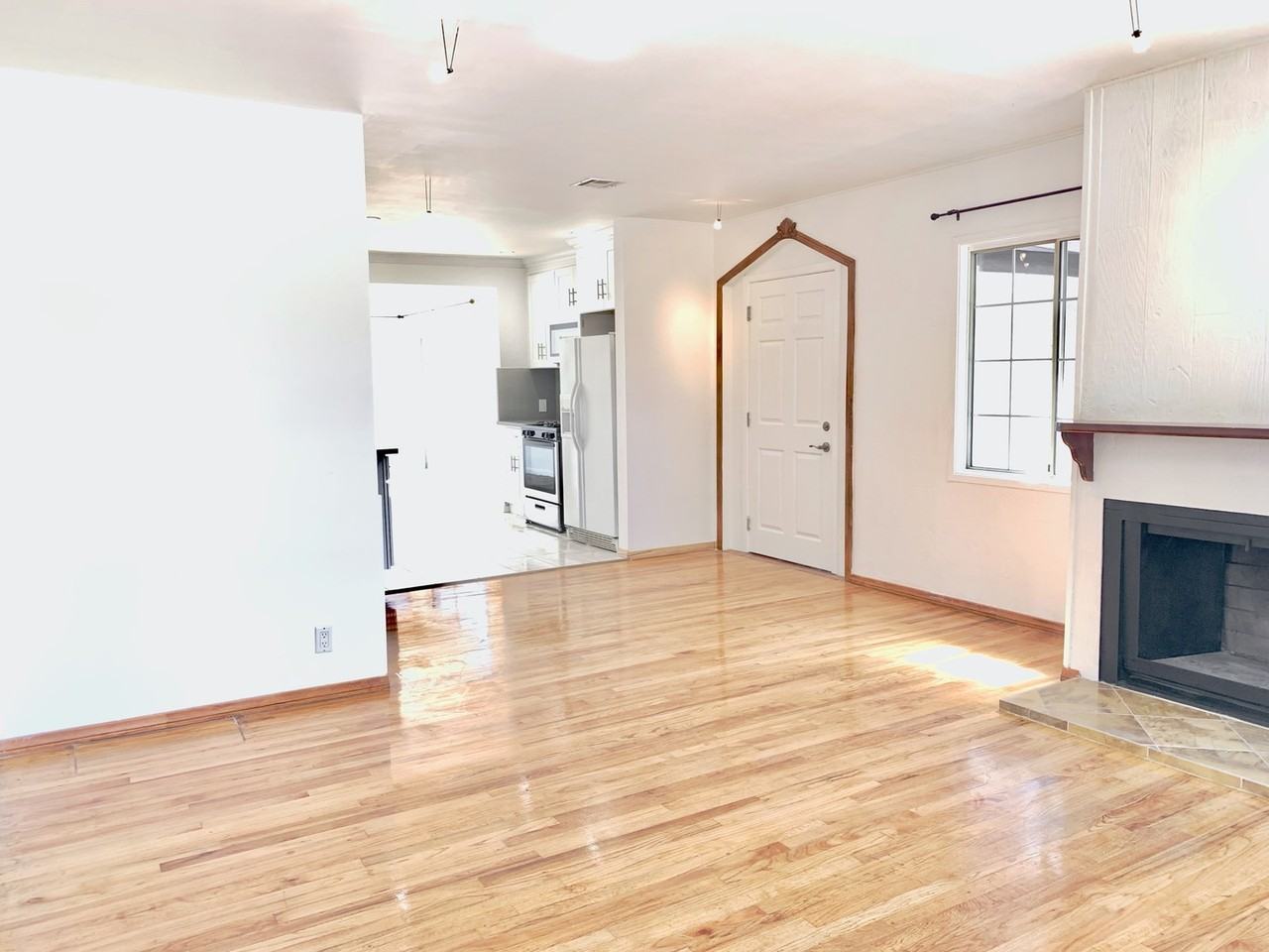 17418 Califa St - Photo 6 of 31