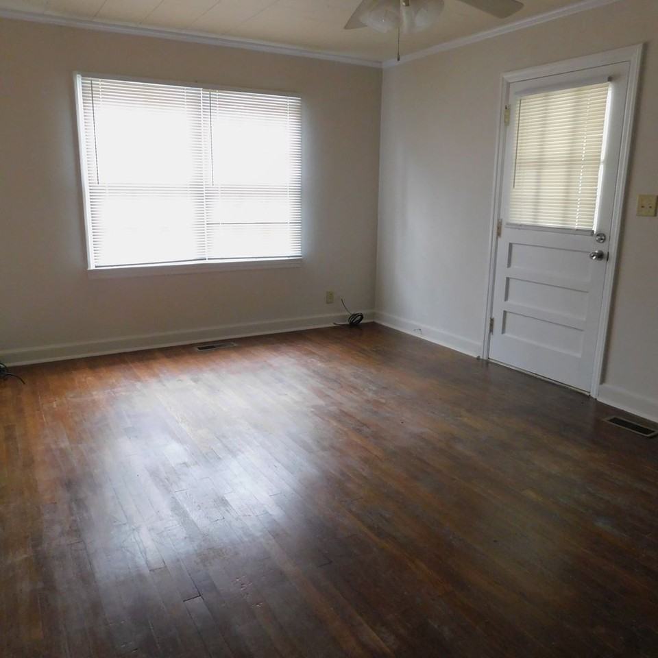 205 Martin St - Photo 3 of 9