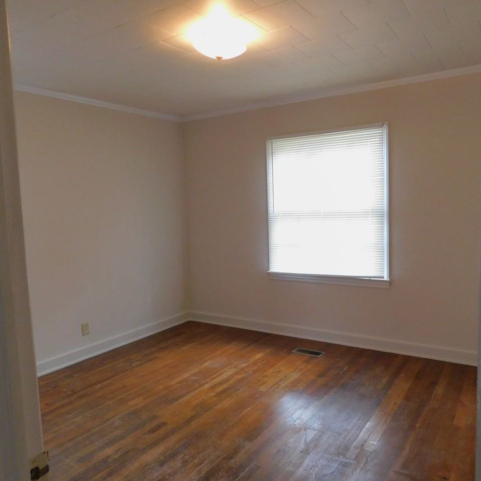 205 Martin St - Photo 4 of 9