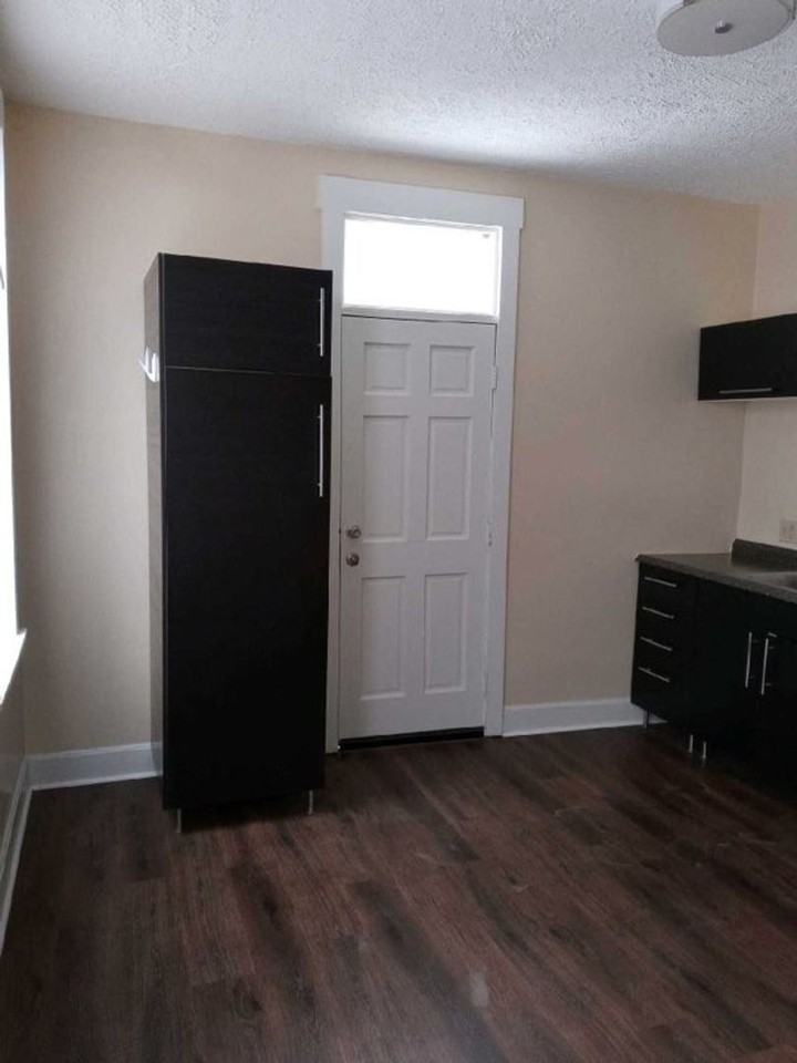 322 E Liberty St - Photo 6 of 15