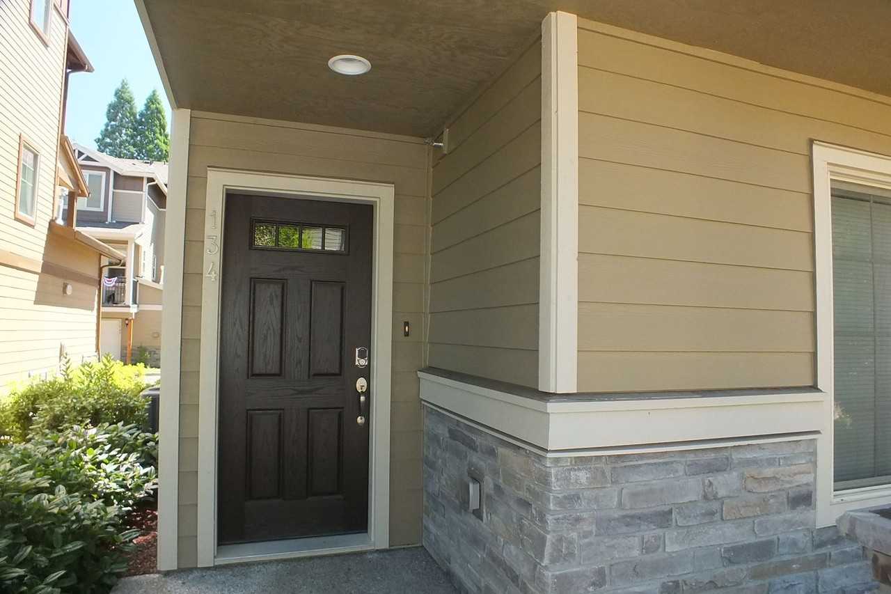 134 Ne 78th Ave - Photo 2 of 9