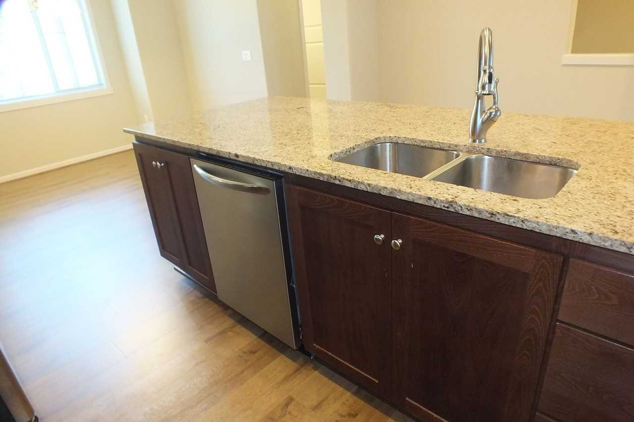 134 Ne 78th Ave - Photo 5 of 9