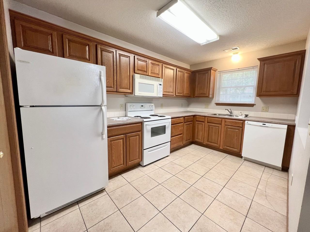 1105 Ratone St #4 - Photo 5 of 12