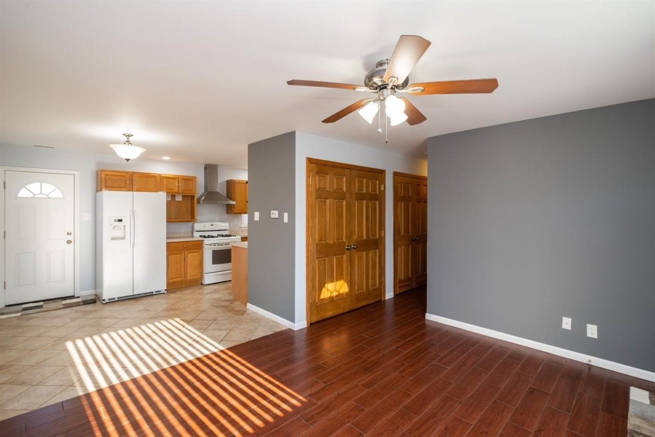 4095 Howard St - Photo 2 of 11