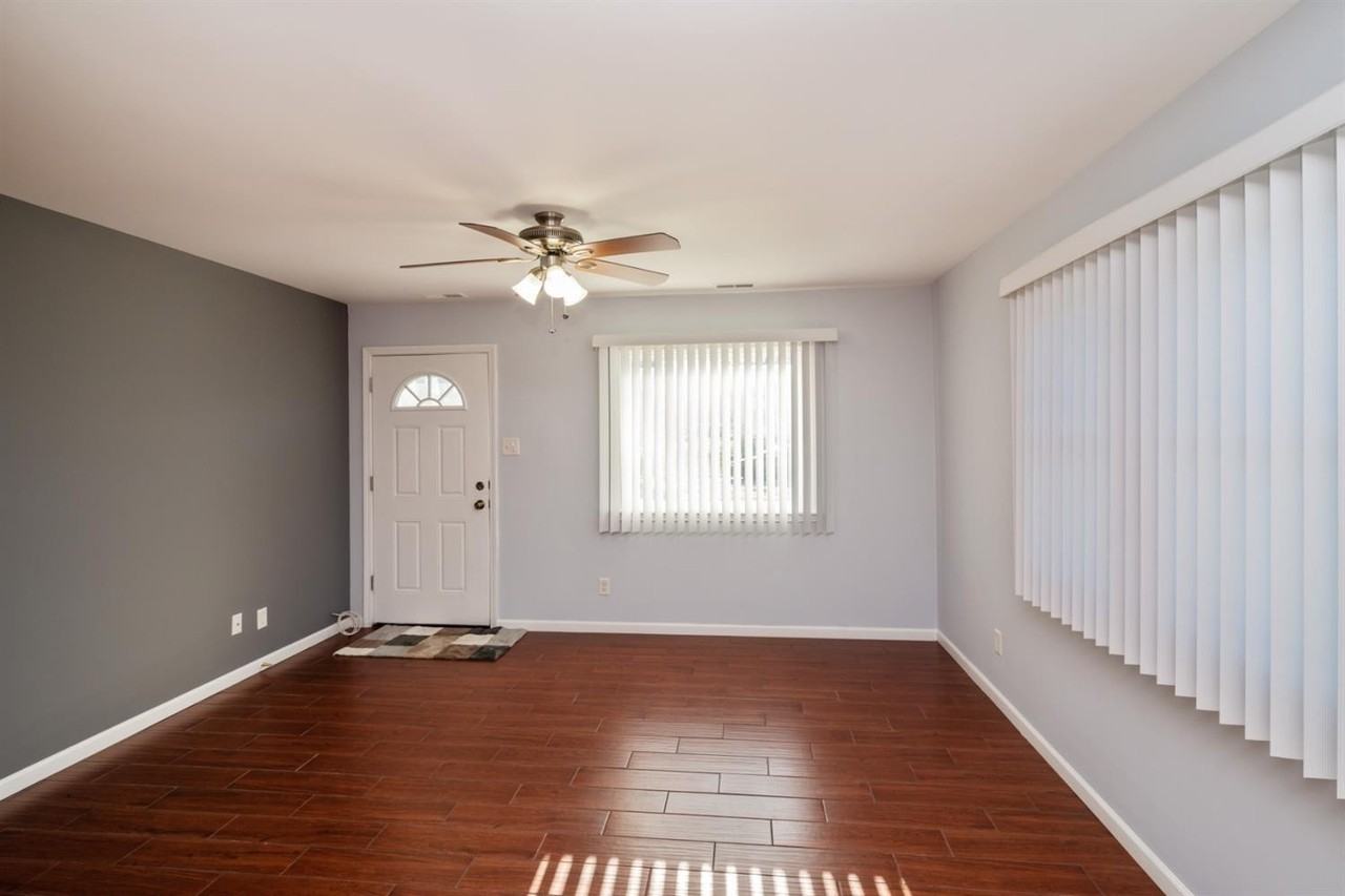 4095 Howard St - Photo 3 of 11