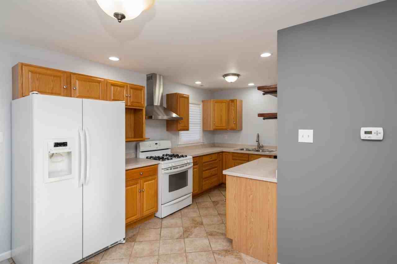 4095 Howard St - Photo 4 of 11