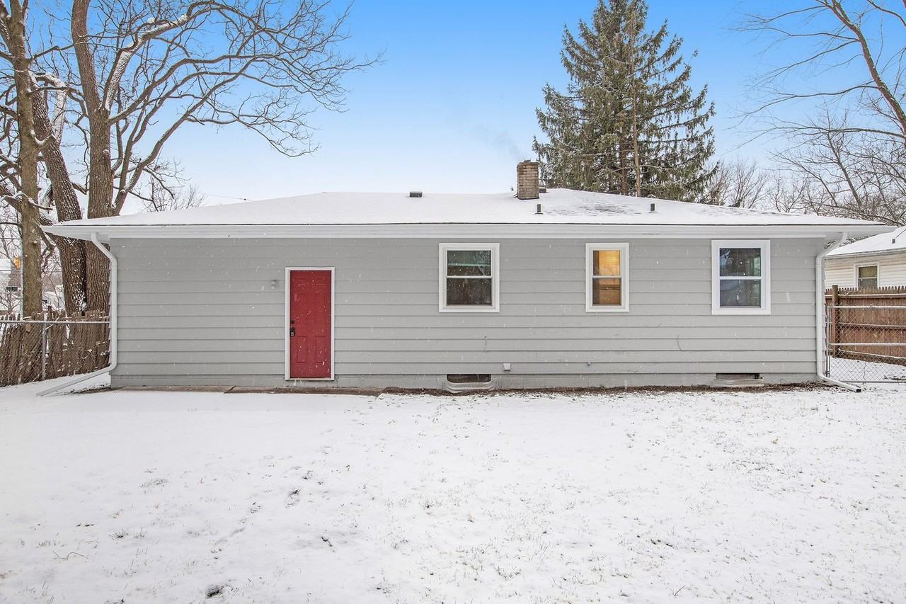 2303 Humphrey St - Photo 3 of 21