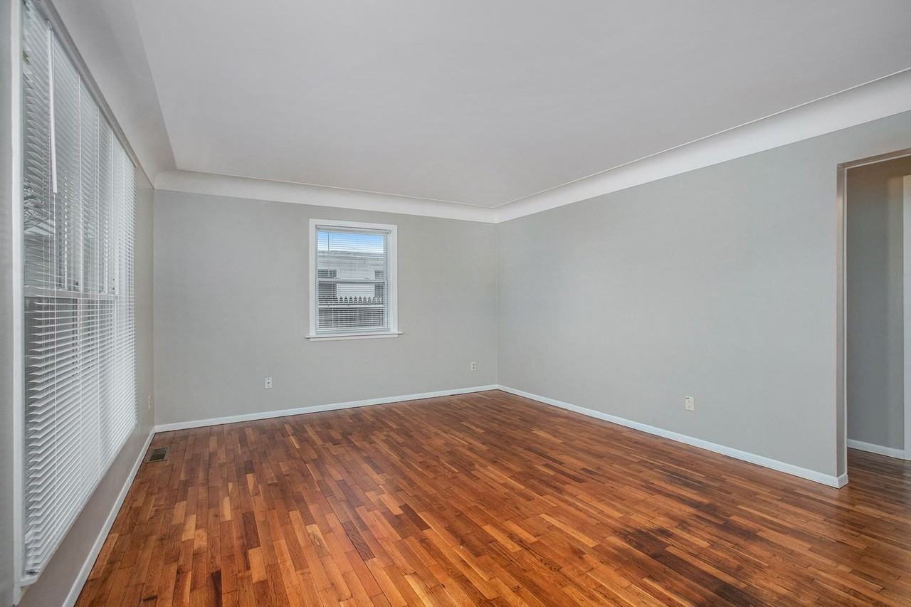 2303 Humphrey St - Photo 7 of 21