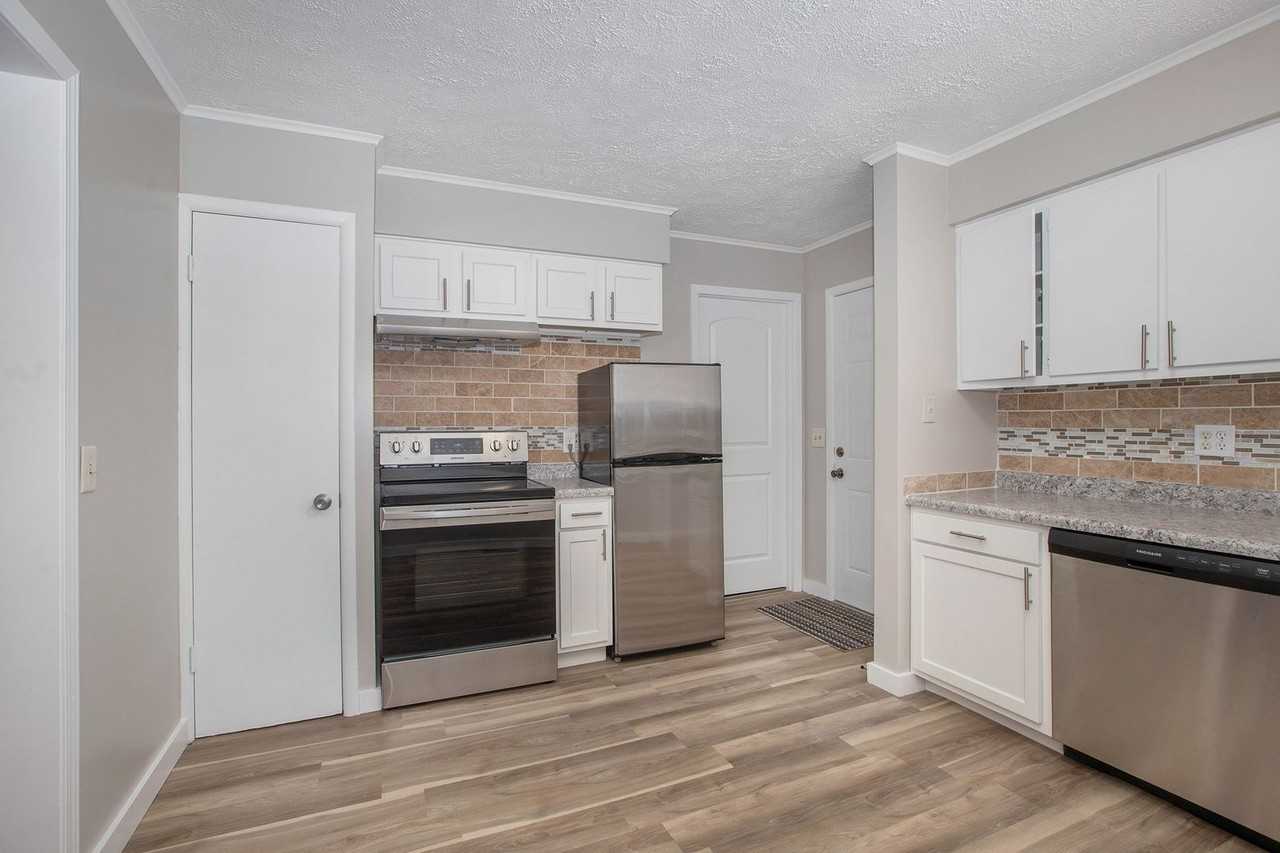 2303 Humphrey St - Photo 2 of 21