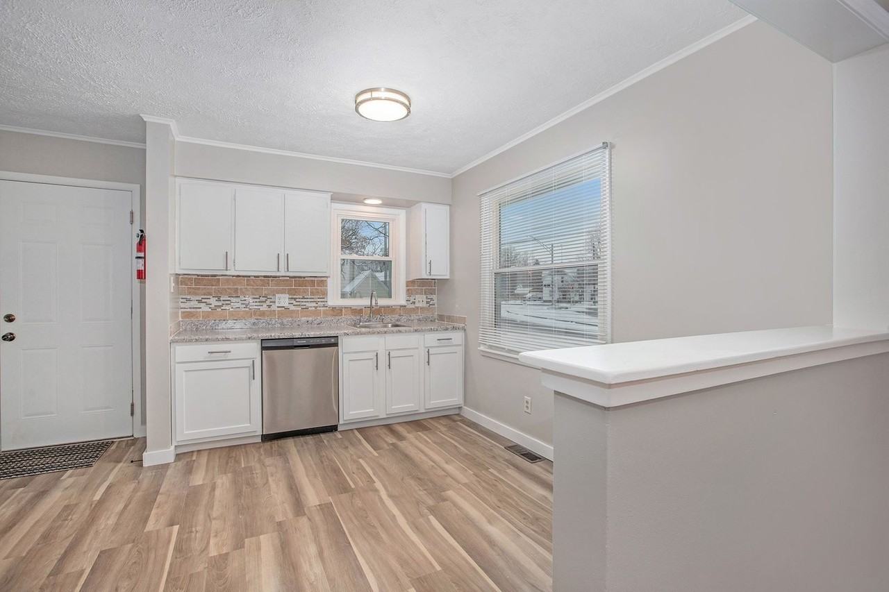 2303 Humphrey St - Photo 3 of 21