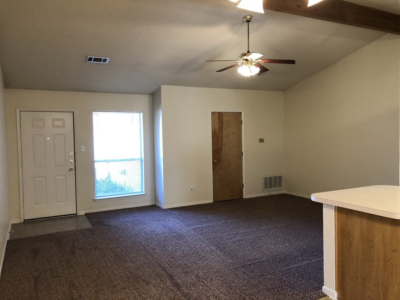 1517 Breezy Dr - Photo 2 of 6