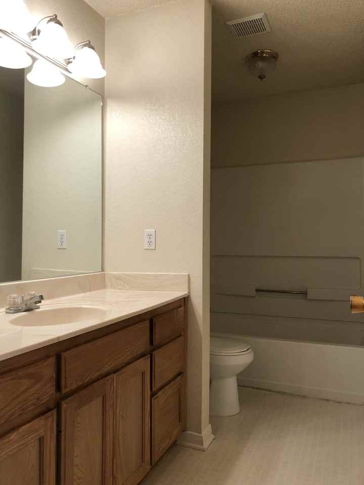 1517 Breezy Dr - Photo 4 of 6