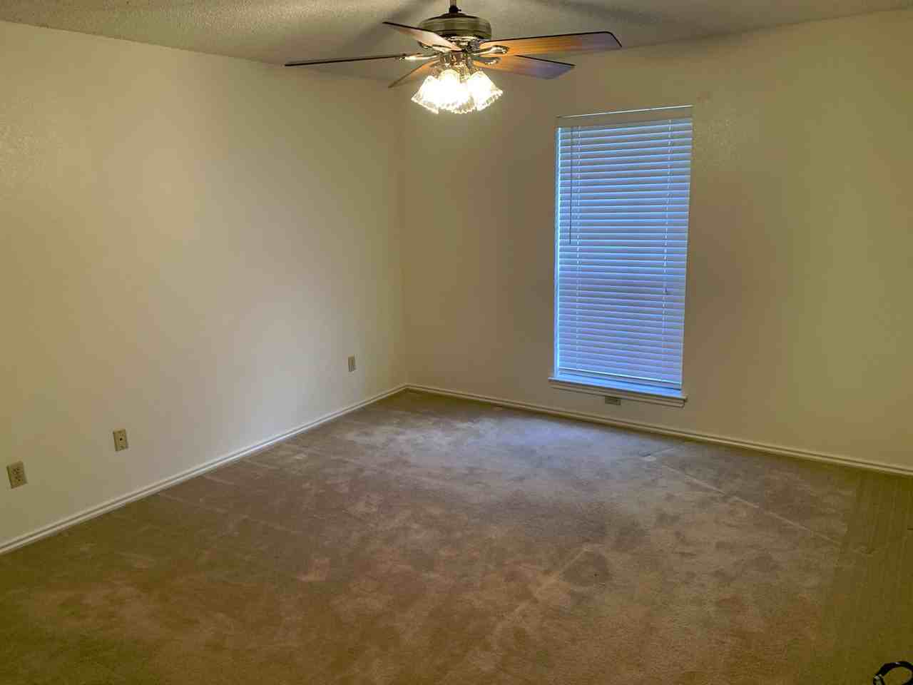 9112 Woodgate Cir E - Photo 5 of 10