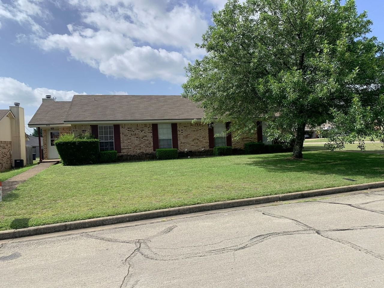 9112 Woodgate Cir E - Photo 7 of 10