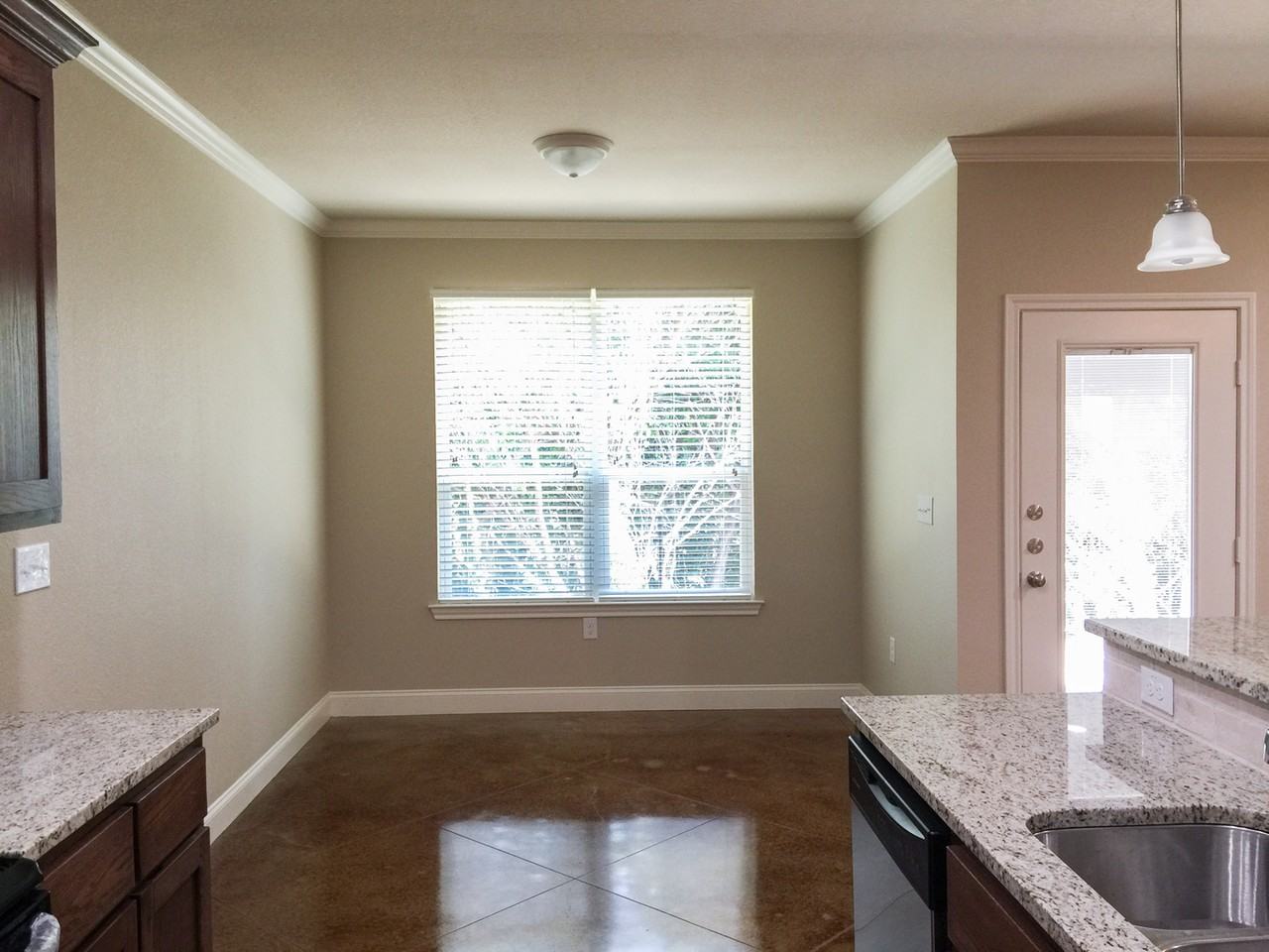 2927 Savannah Ct - Photo 6 of 10