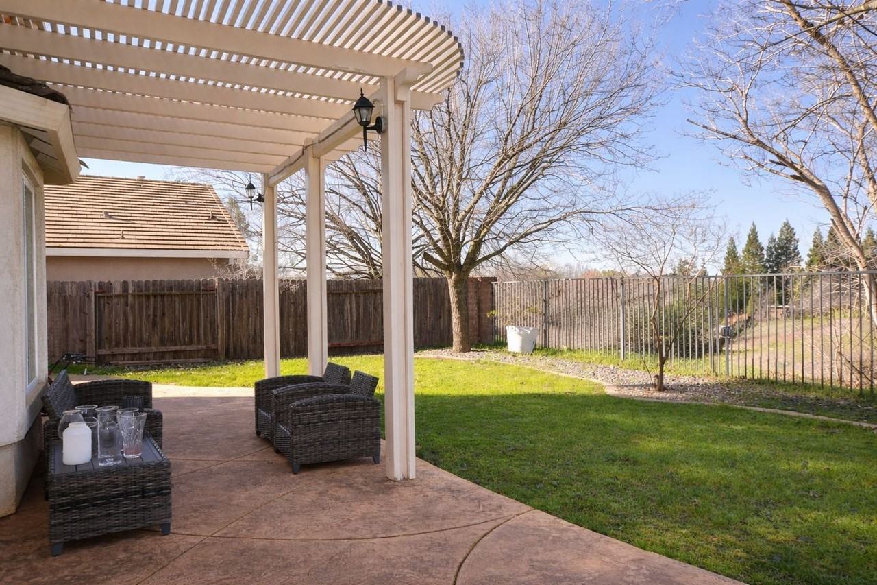 1000 Cameron Dr - Photo 2 of 3