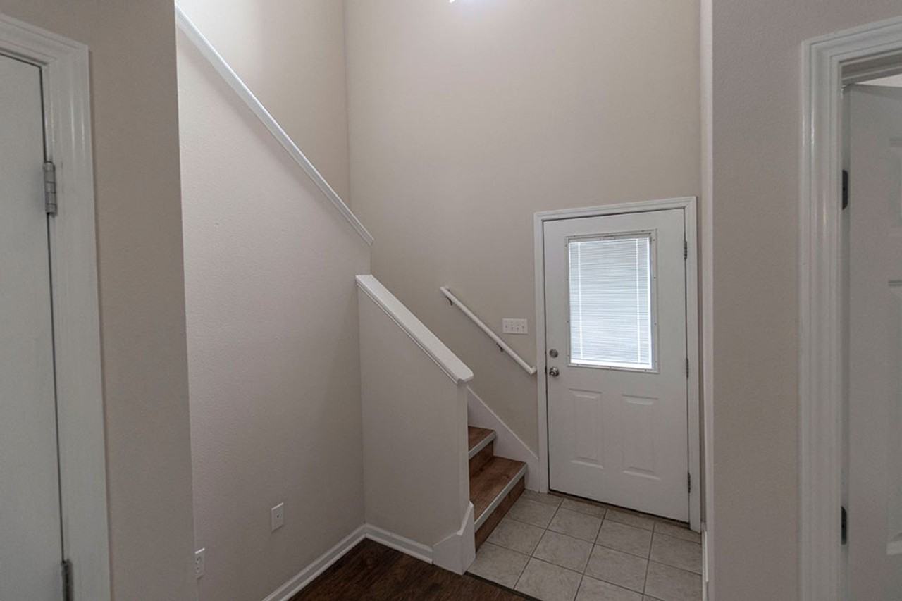 1925 Center St - Photo 3 of 40