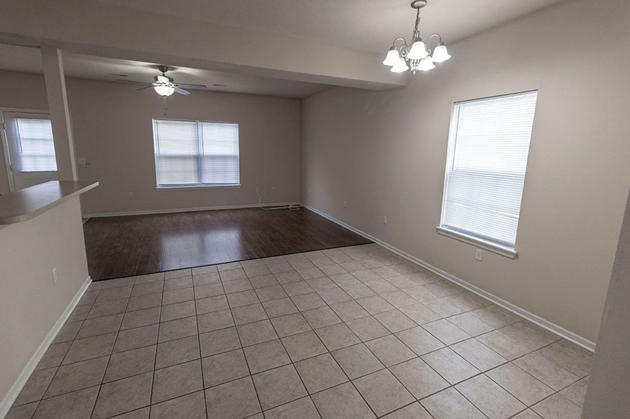 1925 Center St - Photo 5 of 40