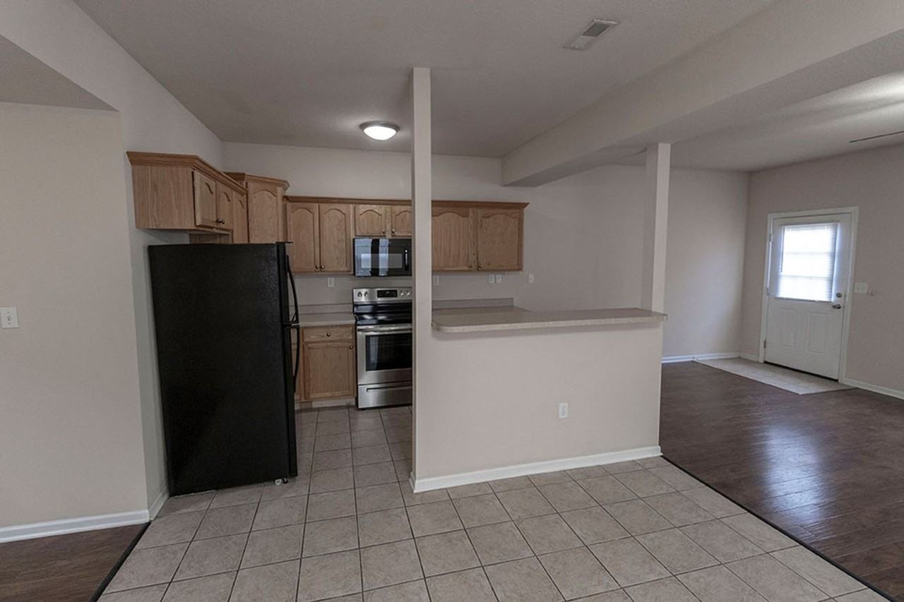 1925 Center St - Photo 6 of 40