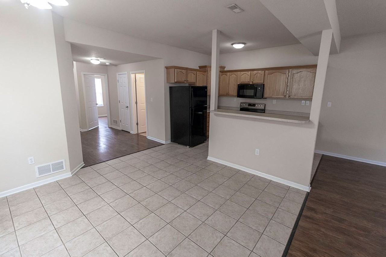 1925 Center St - Photo 7 of 40