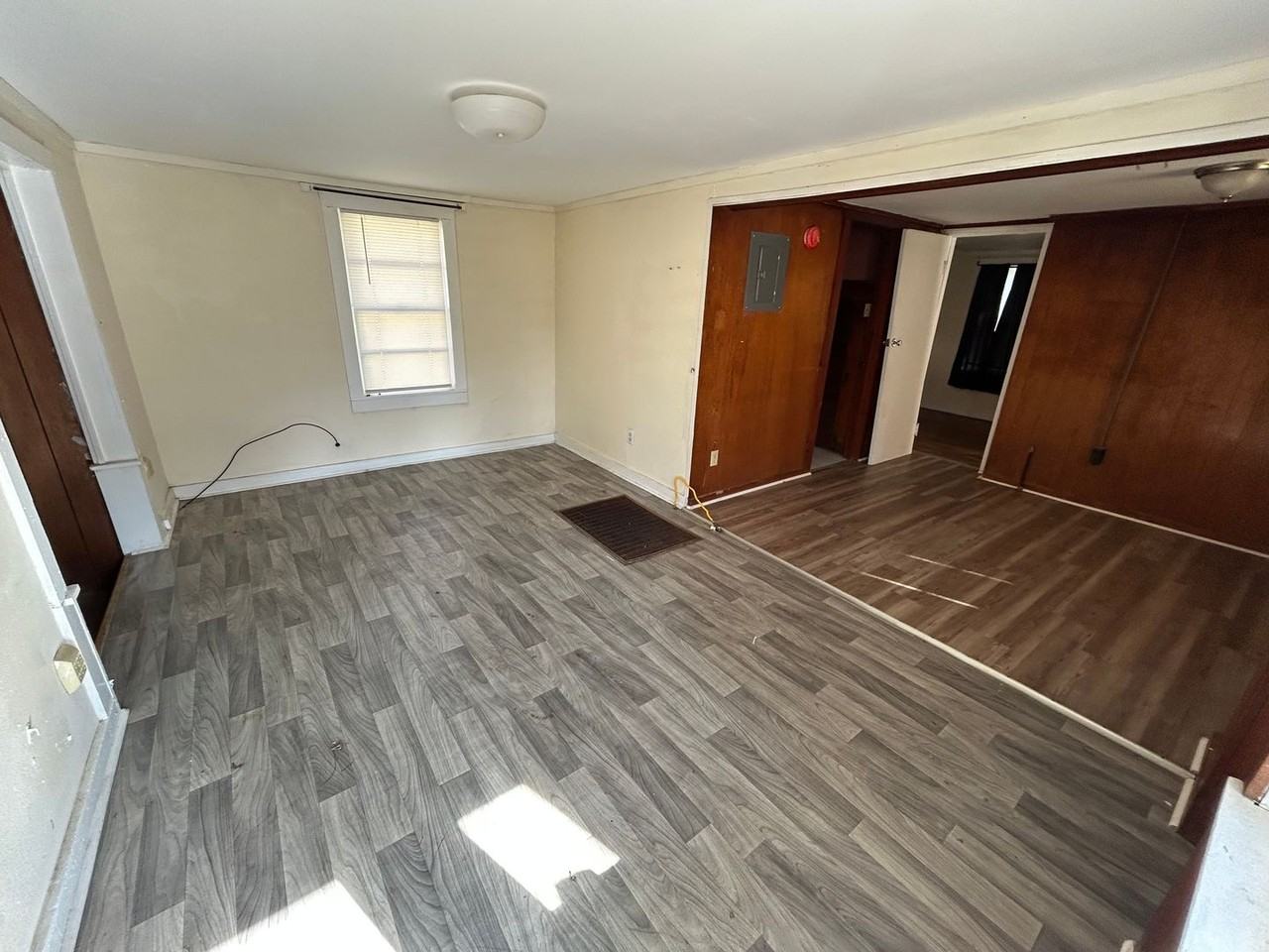 4603 School St - Photo 3 of 8