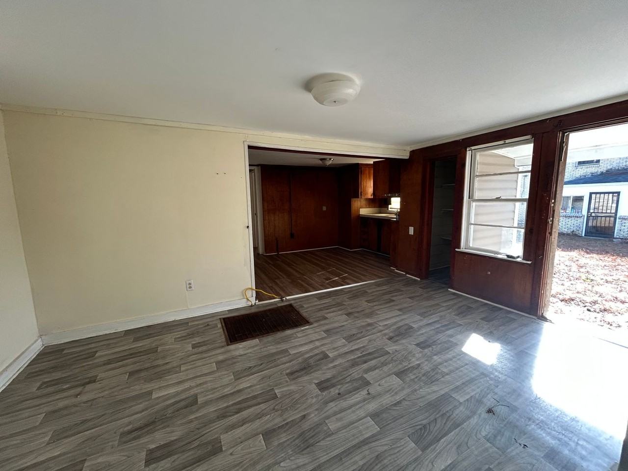 4603 School St - Photo 4 of 8