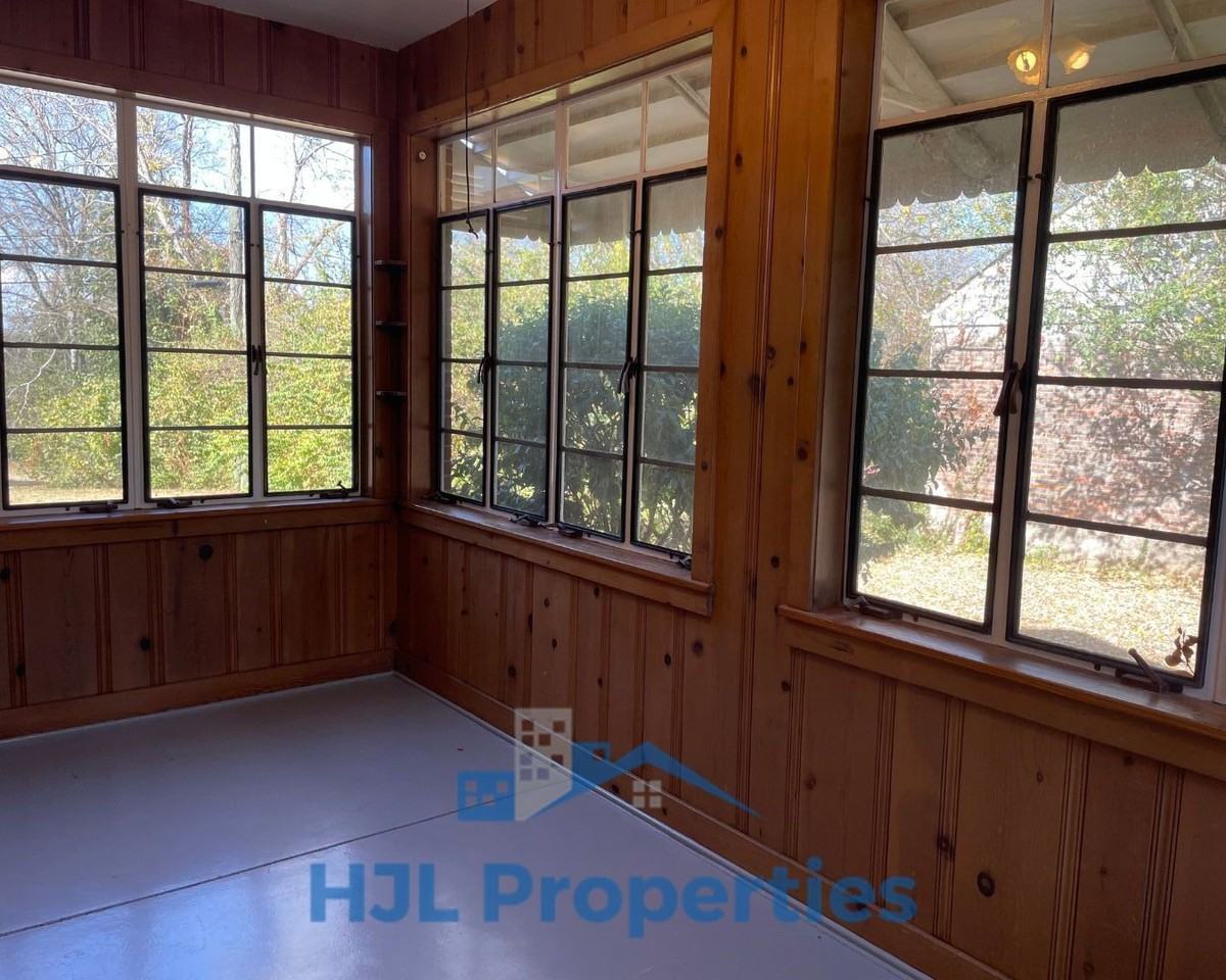 100 Fairway Dr - Photo 4 of 11