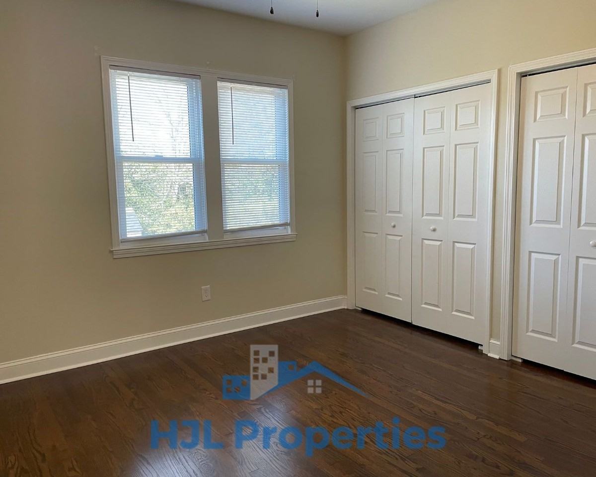 100 Fairway Dr - Photo 6 of 11