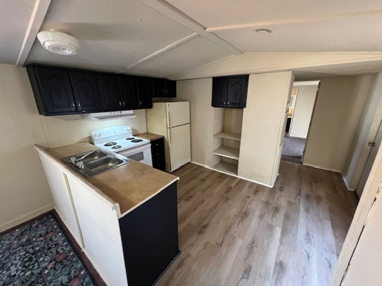 127 Dorchester Ln - Photo 3 of 10