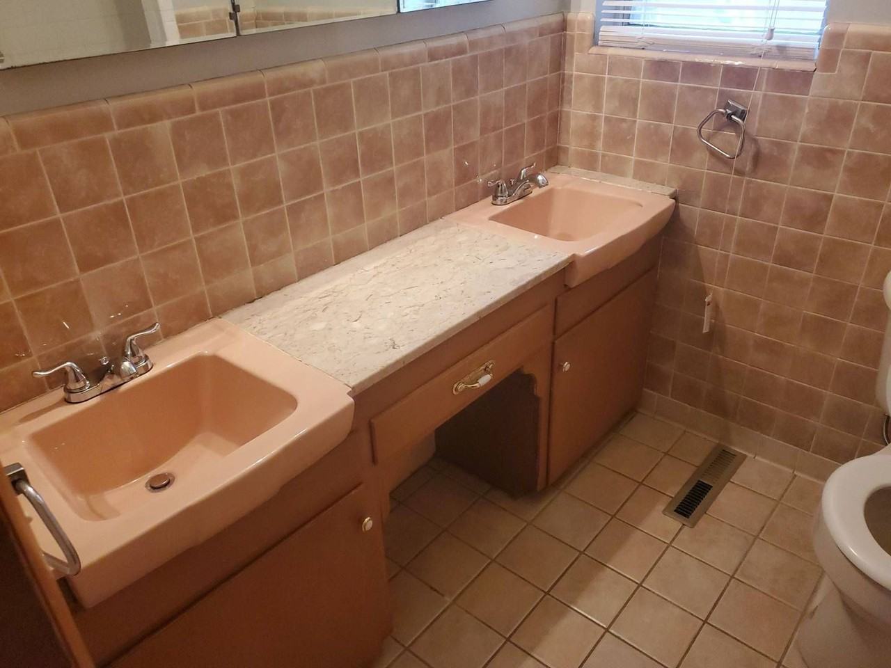 2208 Nw 47th St - Photo 3 of 32