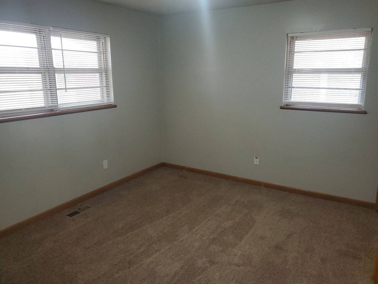 2208 Nw 47th St - Photo 4 of 32