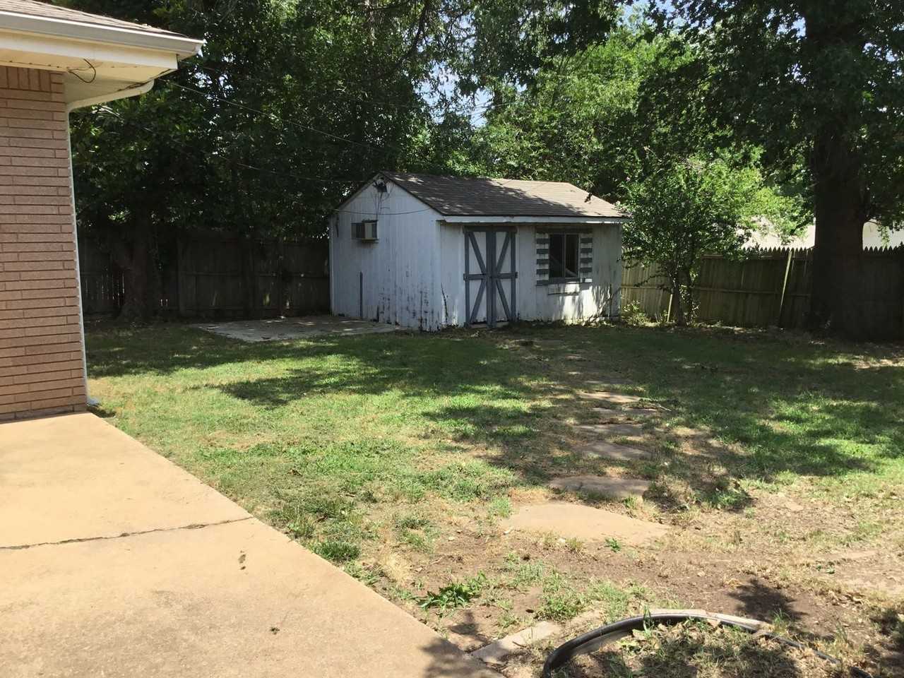 2208 Nw 47th St - Photo 5 of 32