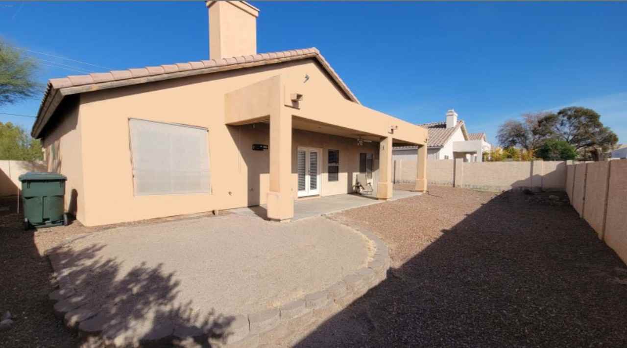 915 E Hearn Rd - Photo 2 of 24