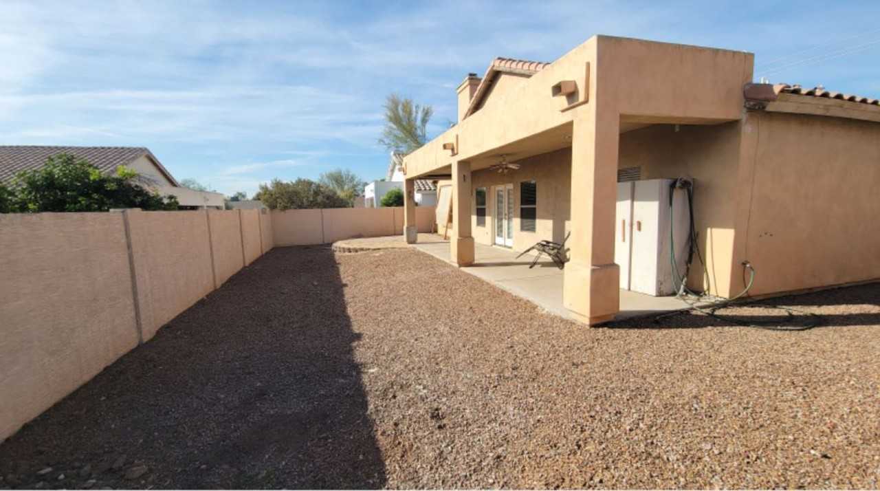 915 E Hearn Rd - Photo 3 of 24