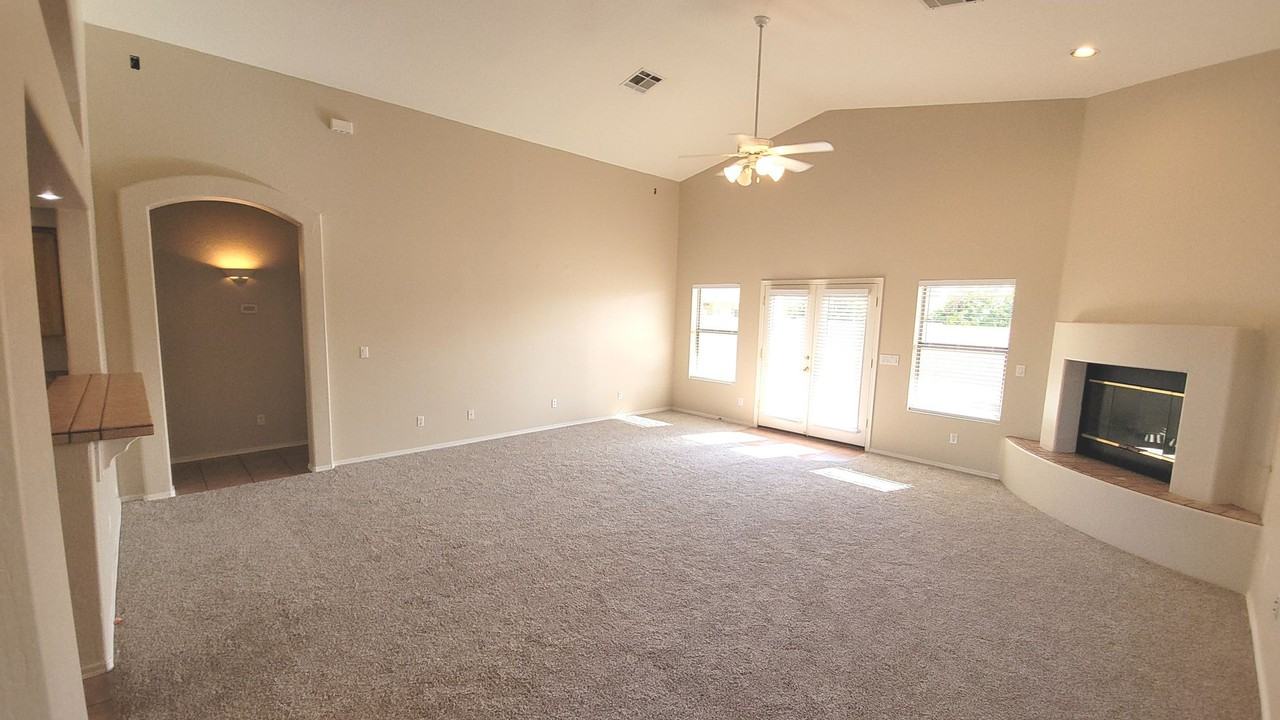 915 E Hearn Rd - Photo 6 of 24