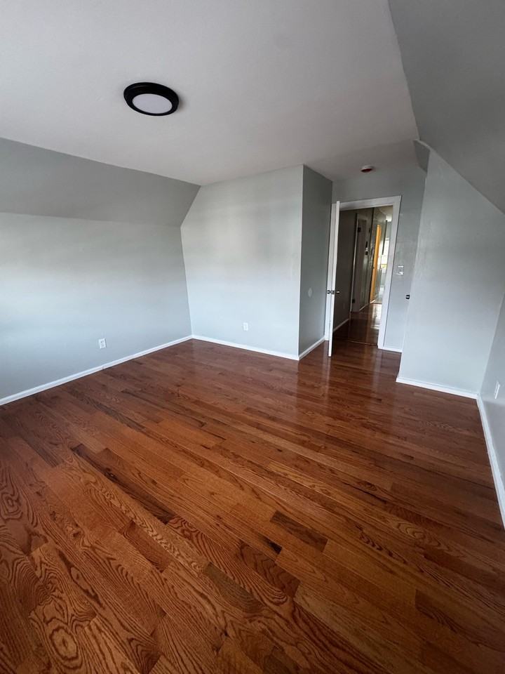 228 Sherman Ave #3 - Photo 4 of 7