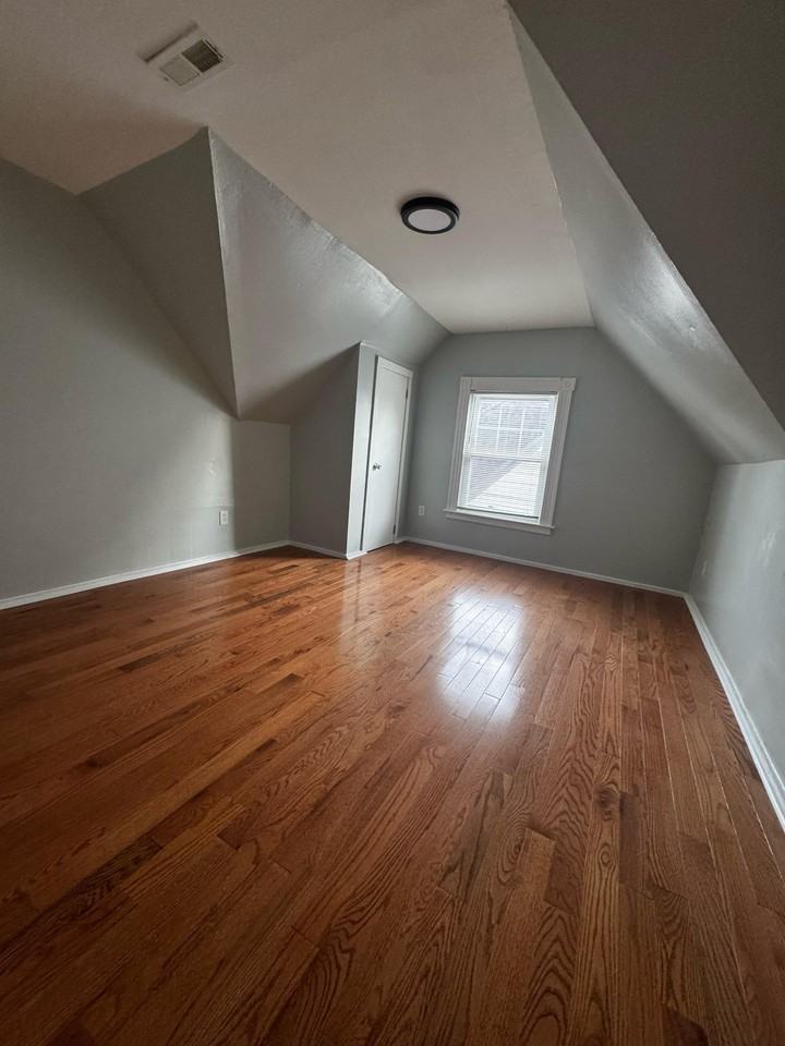 228 Sherman Ave #3 - Photo 5 of 7