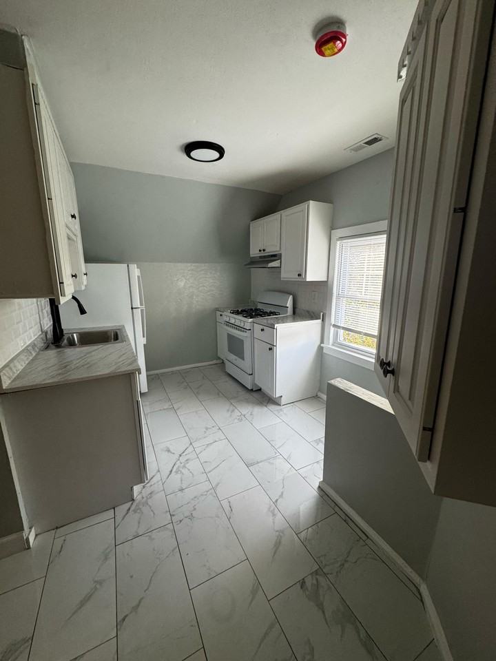 228 Sherman Ave #3 - Photo 6 of 7